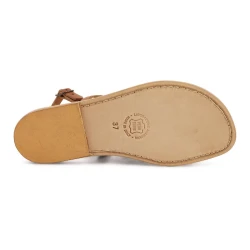 Oro sandalias planas en cuero hecho a mano en Italia