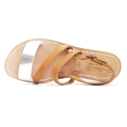 Sandales plates marron clair et argent pour femme