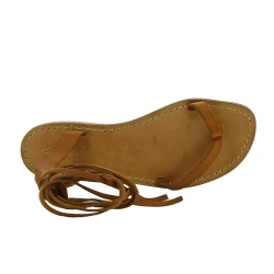 Hecho a mano sandalias de tiras planas de cuero marrón