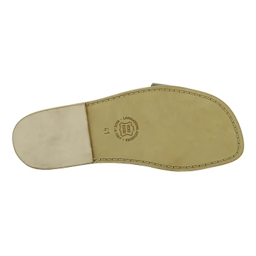 Nu pieds en cuir homme couleur boue artisanales
