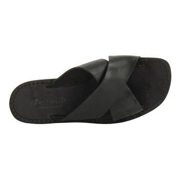 Zapatillas de cuero hecho a mano en Italia en cuero negro