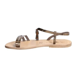 Sandalias planas de color Laminados bronce para mujeres