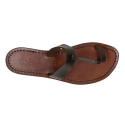 Sandalias de dedo para mujers en cuero marrón oscuro