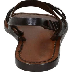 Sandalias planas de cuero marrón oscuro de las mujeres