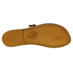 Handmade leather thong sandals for women in tan color