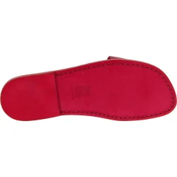 Chanclas de cuero rojo tejidas en el dedo gordo y suela de cuero