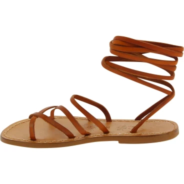 Sandalias de tiras de cuero marrón para mujeres hechas a mano en Italia
