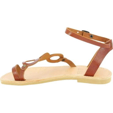 Sandalias planas para mujer con círculos hechas a mano en piel de becerro marrón