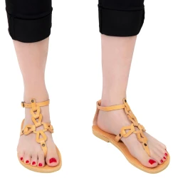 Sandali infradito da donna con lacci incrociati fatti a mano in pelle di vitello nude