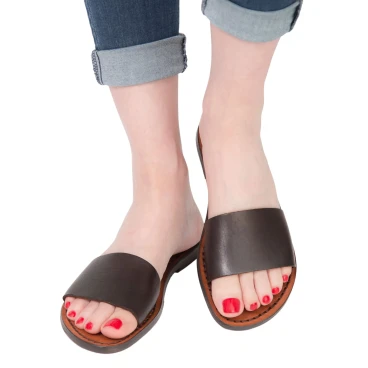 Nu pieds pour femme en cuir marron foncé travaillé main