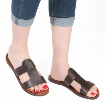 Zapatillas de cuero marron oscuro para mujer hecho a mano en italia