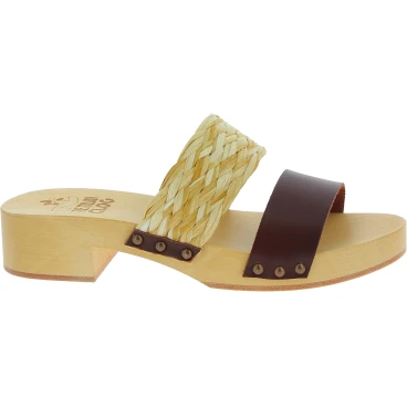 Sabot in legno da donna artigianali con fascia in rafia e pelle testa di moro
