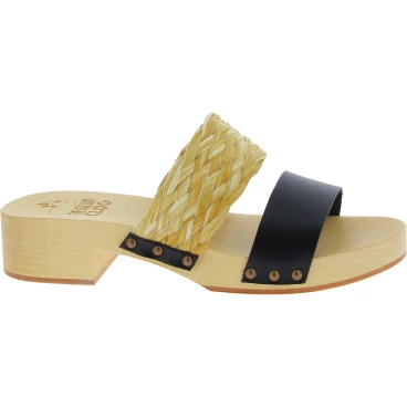 Zueco tacón de madera con banda de rafia y cuero negro