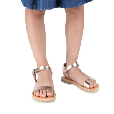 Girl's thong sandals in fuchsia calfskin with buckle closure