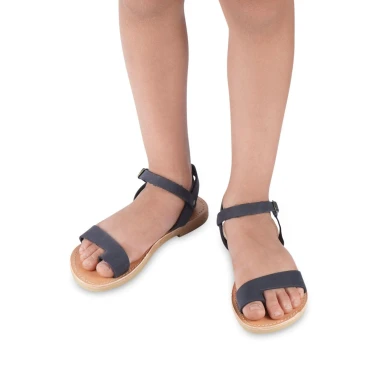 Sandales tongs pour fille en cuir de veau fuchsia avec fermeture à boucle