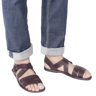 Sandalias de hombre hechas a mano en cuero color violeta