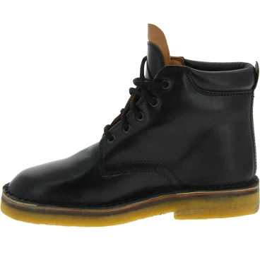 Handcrafted ankle boots in black vegetable tanned leather