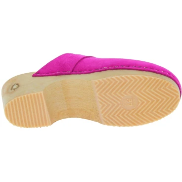 Wooden clogs for women with closed upper in pink suede leather