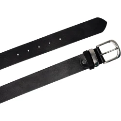 Cinturón de piel negro con hebilla y presilla de metal