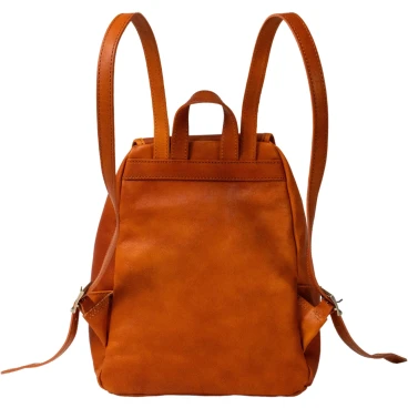 Mochila de mujer en piel de becerro 100% hecha a mano en Italia.