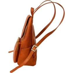 Mochila de mujer en piel de becerro 100% hecha a mano en Italia.