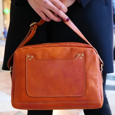 Cross-body bag in vegetable tanned leather handmade in Italy