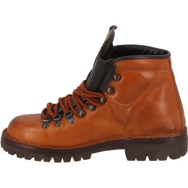Bota de montaña en piel de curtido vegetal en color tostado