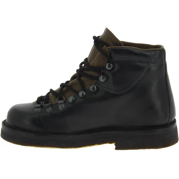 Bota de montaña mujer en piel color negro con suela de crepe