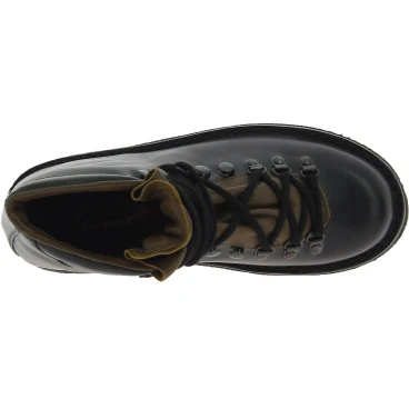 Women's mountain boot in black leather with crepe sole