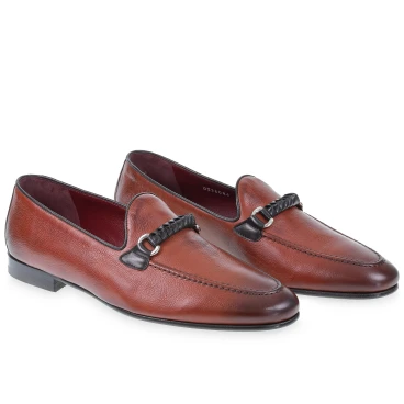 Mocasín para hombre en piel color ladrillo con trabilla trenzada