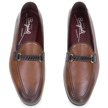 Mocasín para hombre en piel marrón con trabilla trenzada