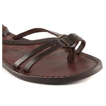 Sandales tongs femme en cuir marron travaillé à la main en Italie